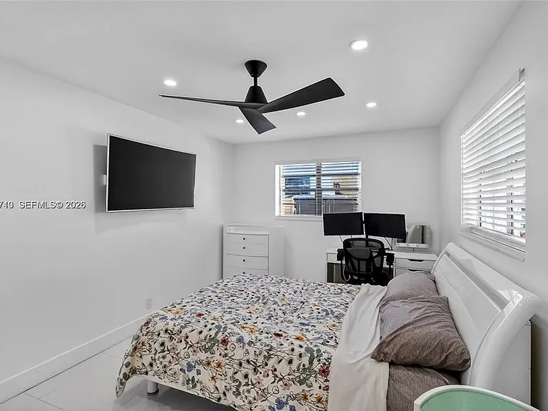 413 SW 5th Ave — Photo 8