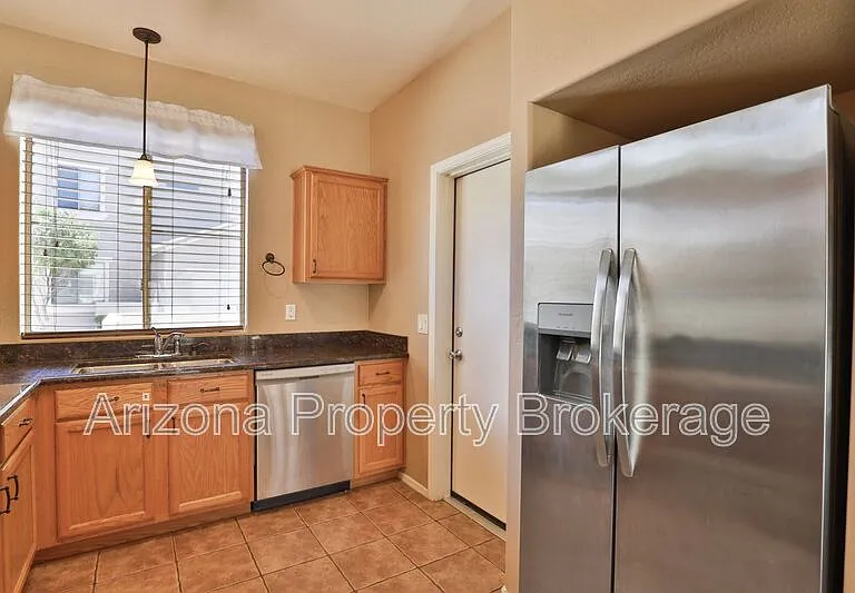 875 S Porter St — Photo 9