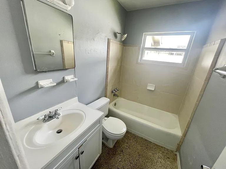 4615 Edgewater Dr #1 — Photo 8