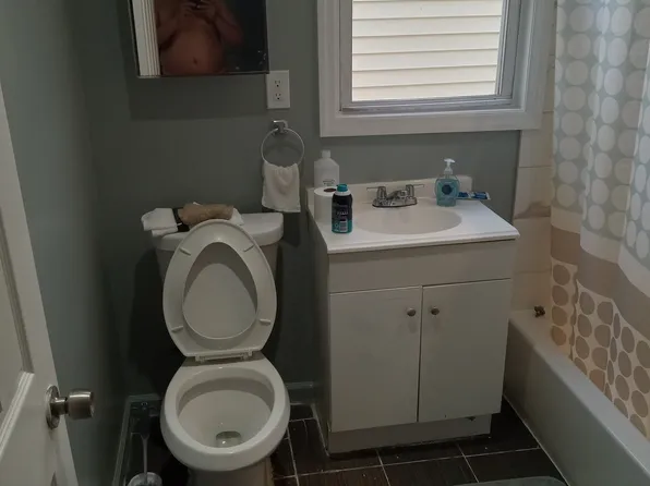 135 Wilkinson Ave, Jersey City, NJ 07305