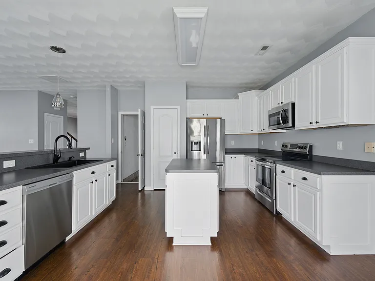 1023 Snead Dr — Photo 9