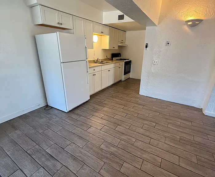 3519 N Los Altos Ave #2 — Photo 6