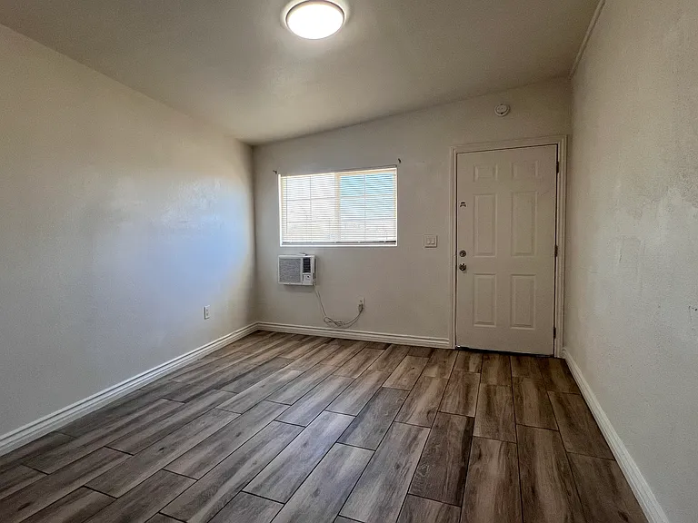 456 B St #15B — Photo 2
