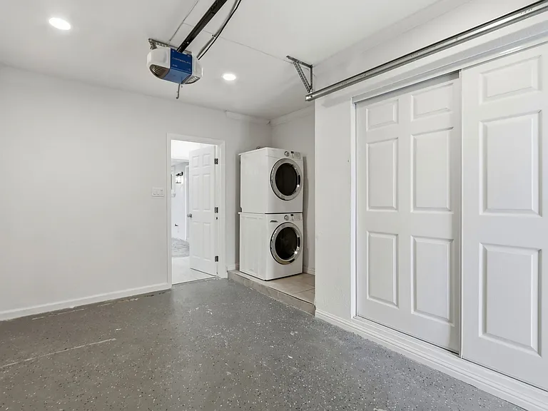 275 Beechnut Ave — Photo 27