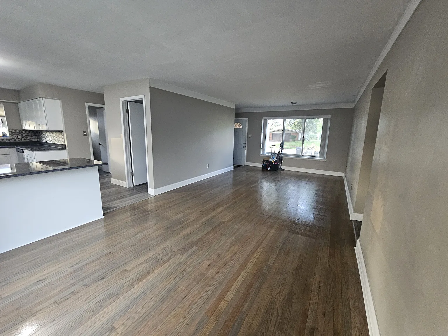 3 bed, 1.5 bath, 1460 sqft, $2,400 — Photo 4