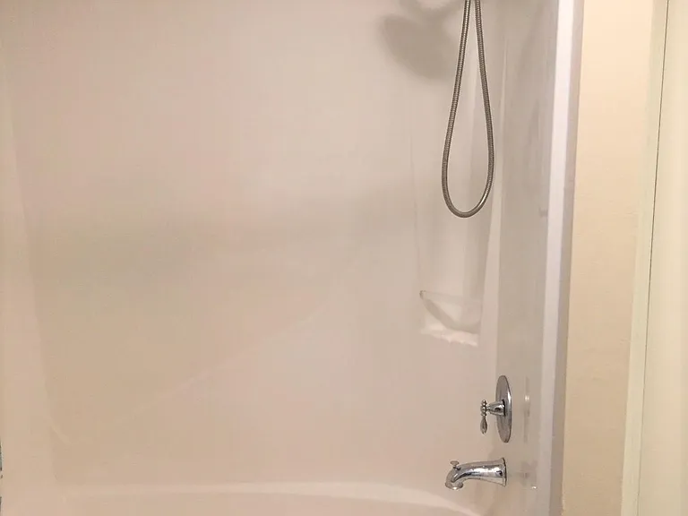 Shower/Tub