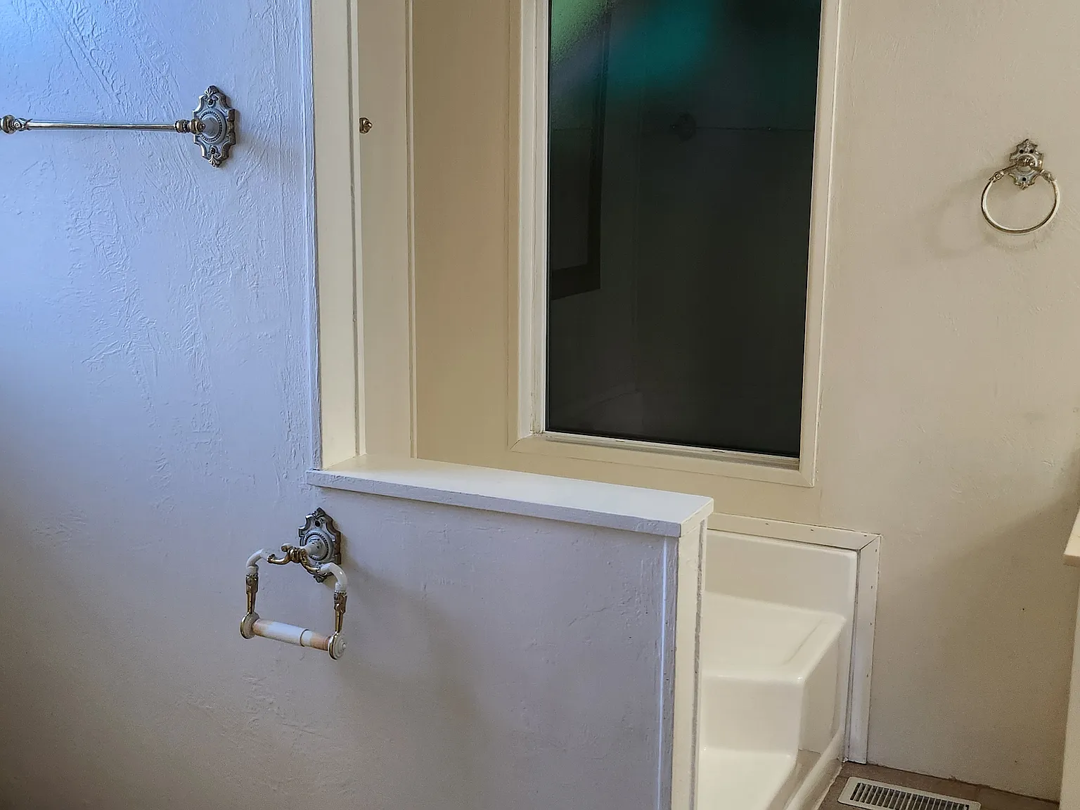 3 bed, $1,900 — Photo 4