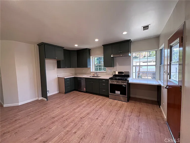 540 Crosby St — Photo 4