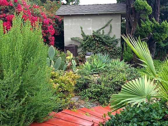 5th image of 600 Casitas St