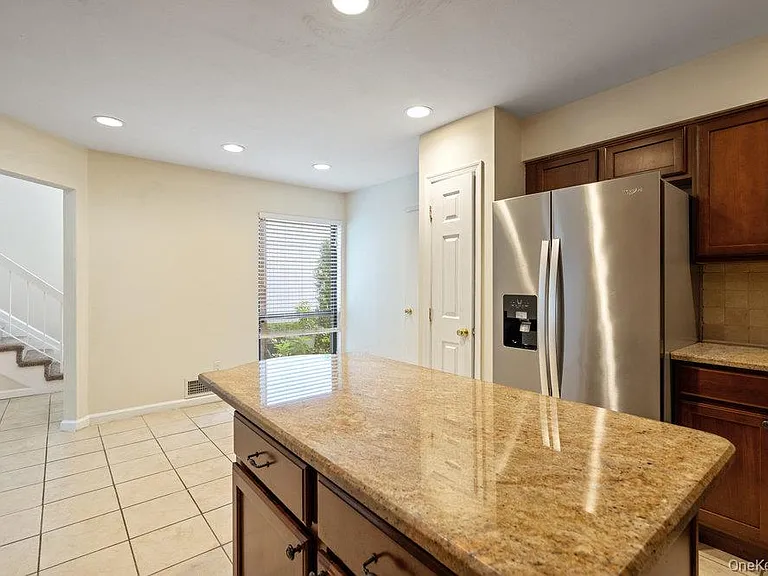 90 Foxwood Dr — Photo 12