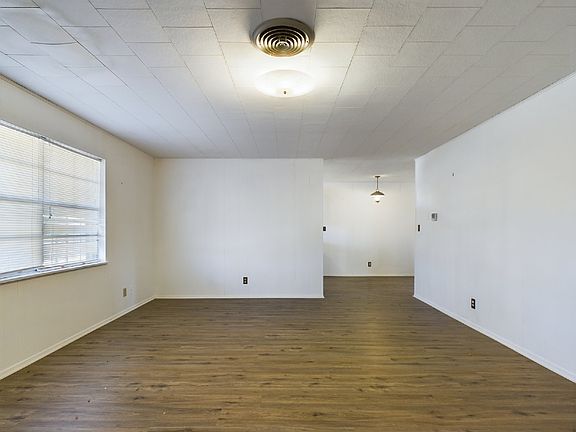 3rd image of 167 Northwest Dr #10