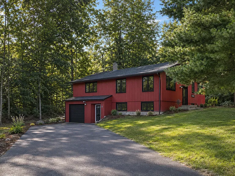 64 N Maple St — Photo 1