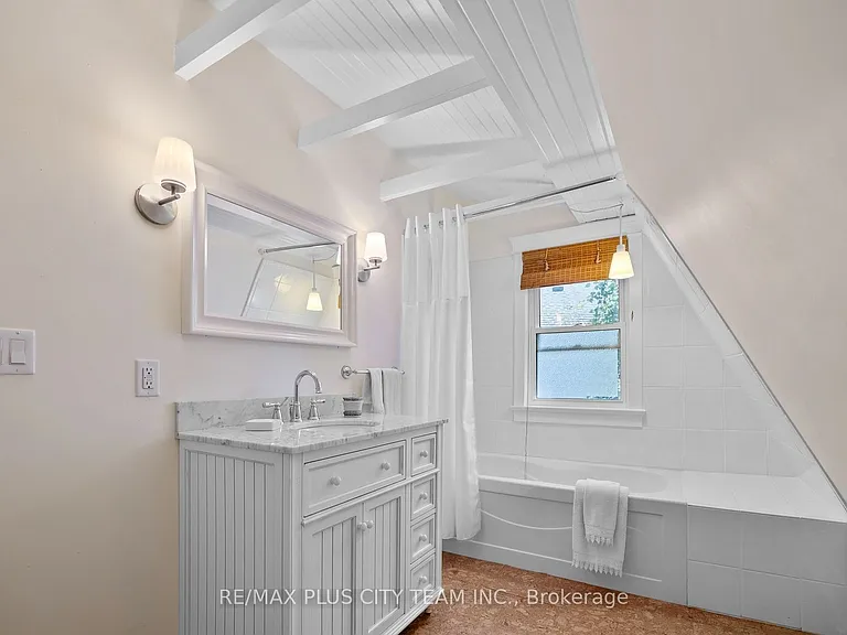 4 Wyckliffe Ave — Photo 28