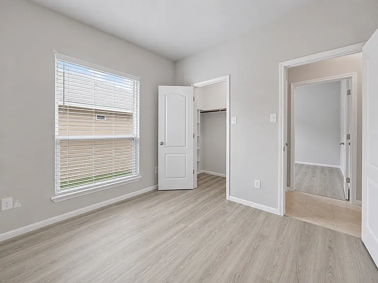 2217 Petersburg Ln — Photo 13