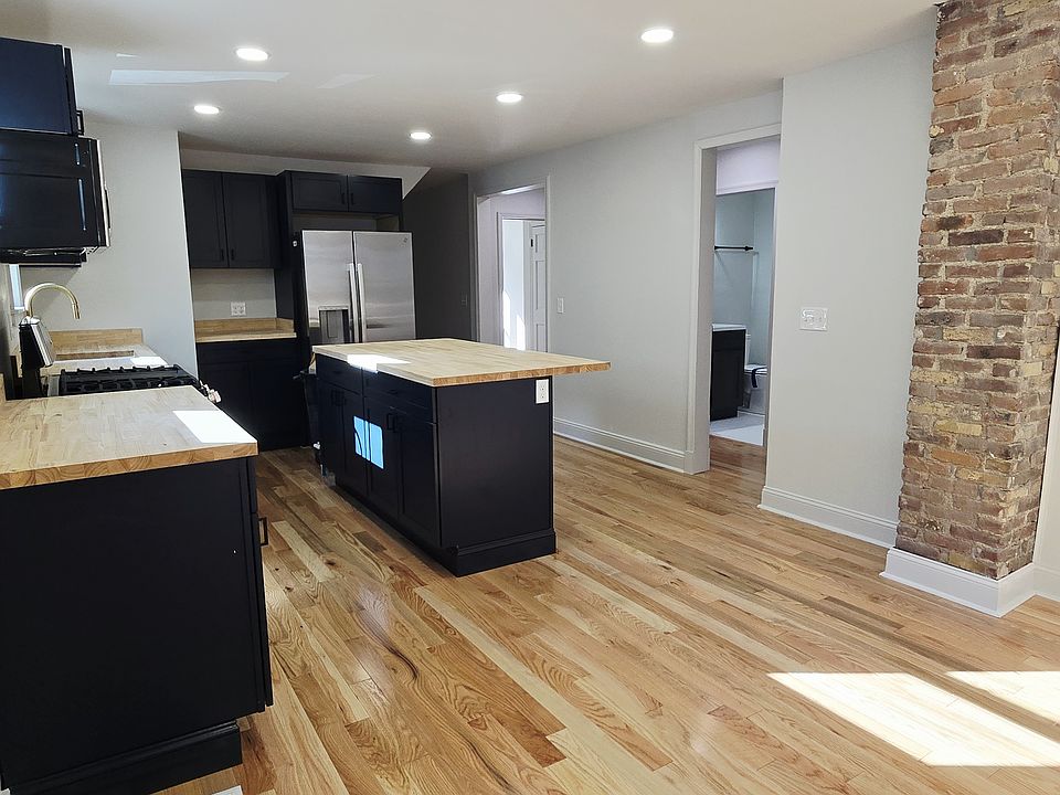 1st image of 914 W 3rd St #1