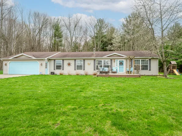 57601 70th St, Hartford, MI 49057