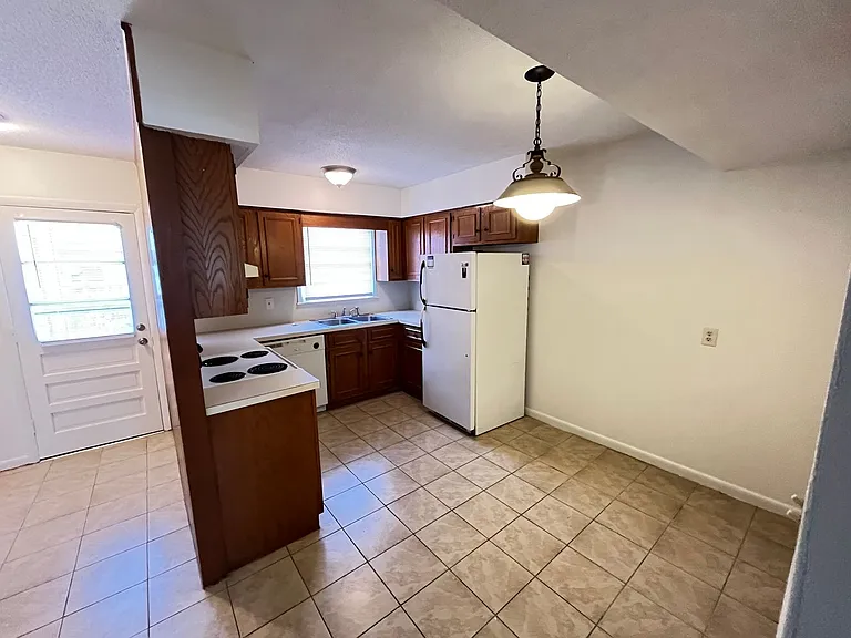 4805 Little River Rd #4 — Photo 7