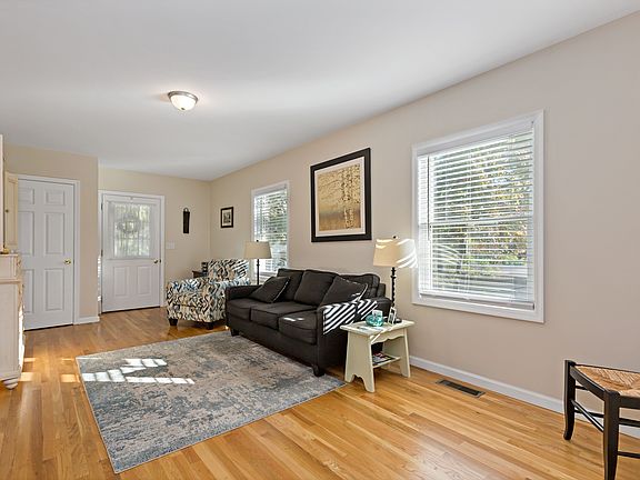 LR toward front door.JPG