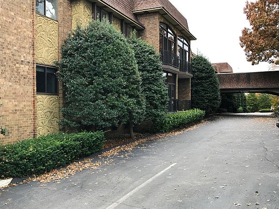 2nd image of 1600 Gardiner Ln APT 203B