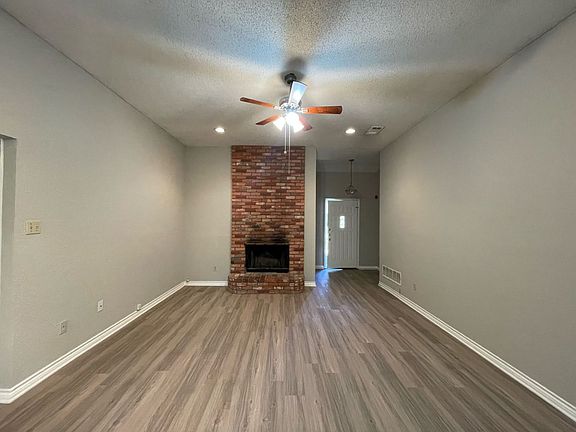 3rd image of 4003 Twin Creek Dr