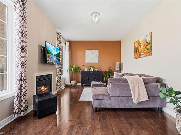 3rd image of 476 Nairn Cir