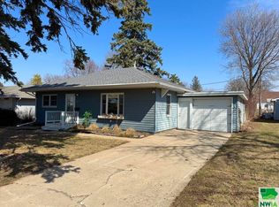 17 Renshaw Dr, Storm Lake, IA 50588
