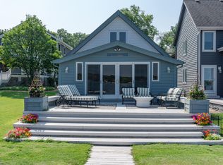 315 Park Ave, Pewaukee, WI 53072