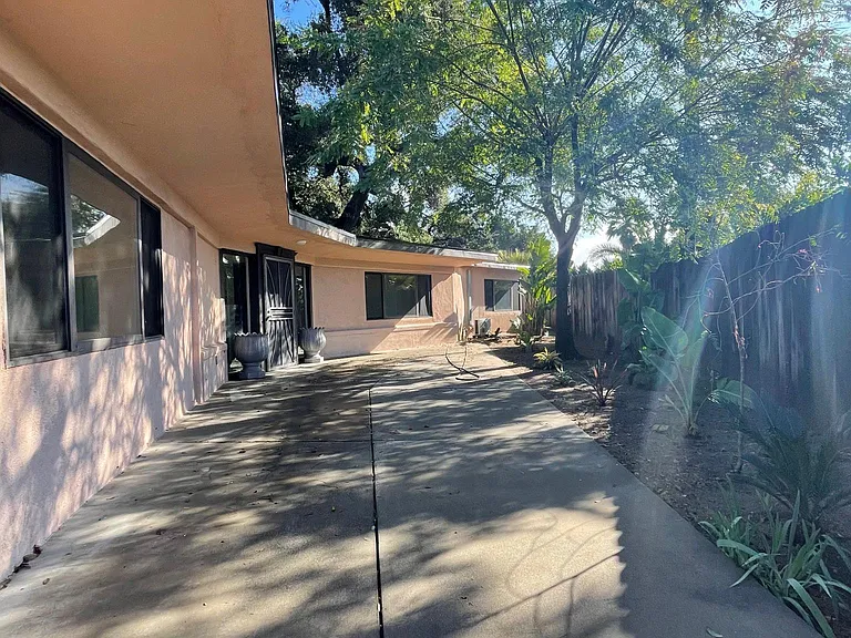 1445 Edgecliff Ln #A — Photo 7