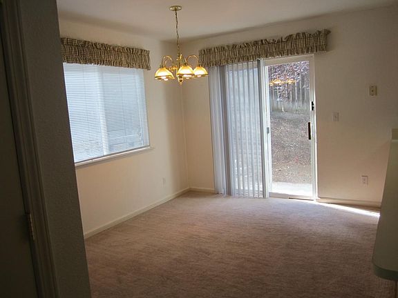 2nd image of 3016 Courtside Dr