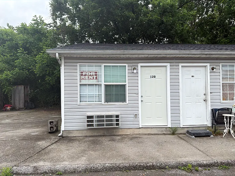 120 Daphne Ln — Photo 1