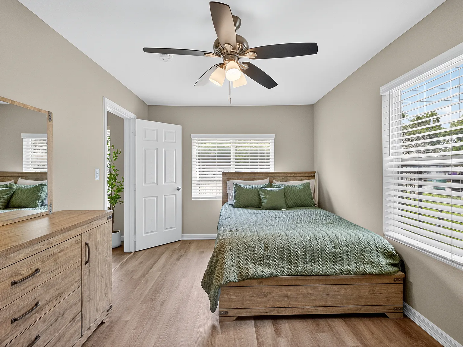 4 bed, 1510 sqft, $1,950 — Photo 1