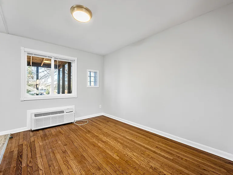 304 Davis Ave #304 — Photo 10