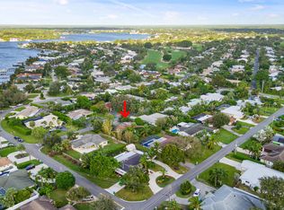 44 Pine Tree Pl, Tequesta, FL 33469