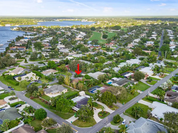 44 Pine Tree Place, Tequesta, FL 33469