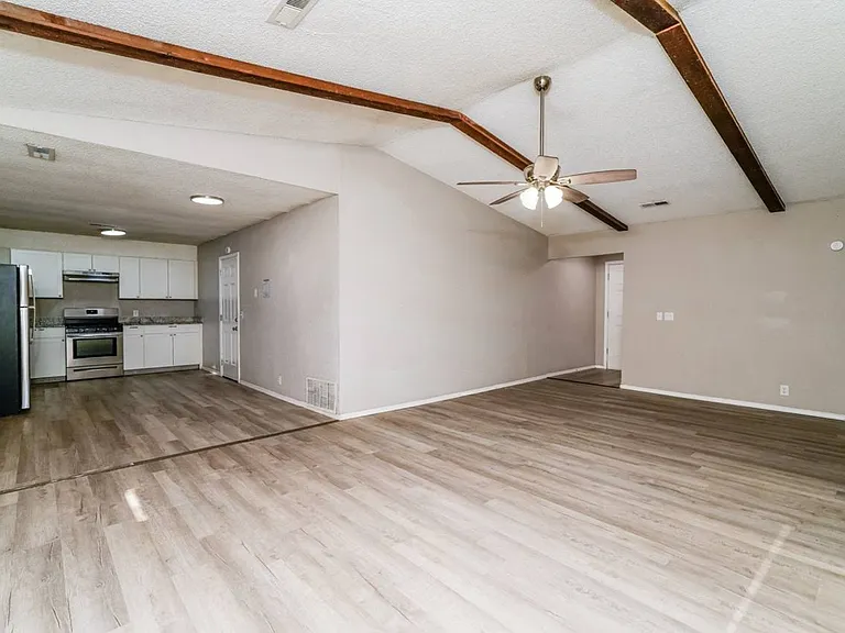 4401 S Cypress Ave W — Photo 2