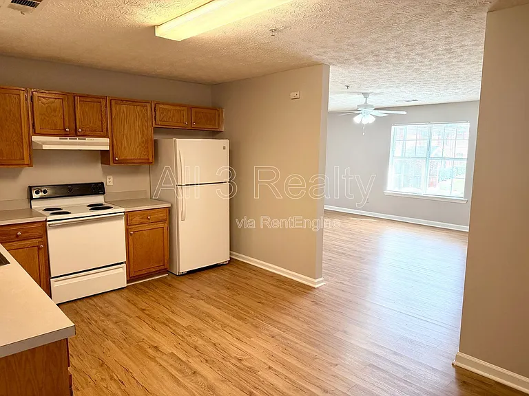 111 W Burke St #C4 — Photo 7