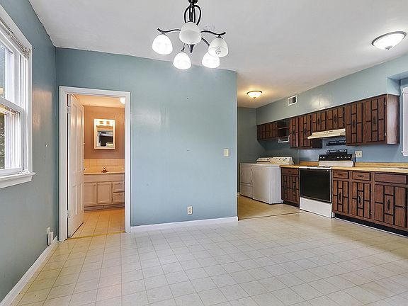 dining in main level