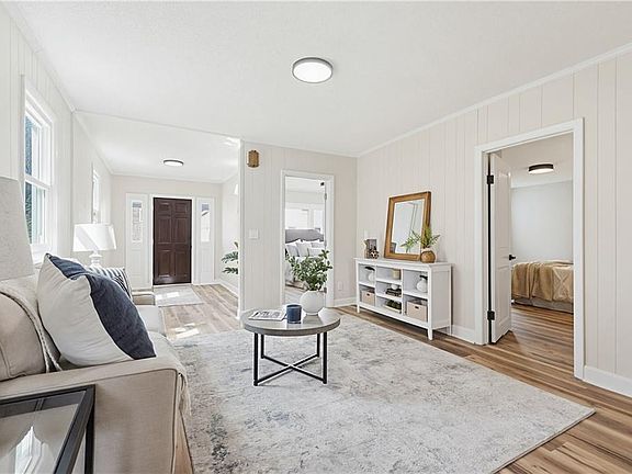 3rd image of 12 Union St