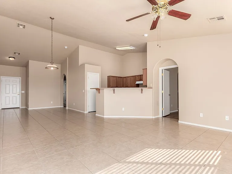 1621 E Ash Ave — Photo 6