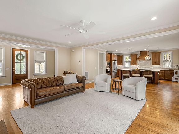 5th image of 56 Mist Wood Ct