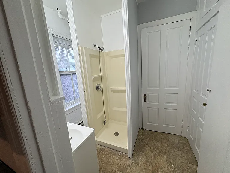863 Queen Street — Photo 5