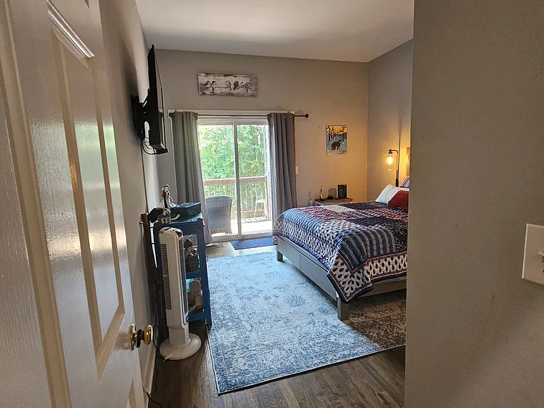 Secondary bedroom