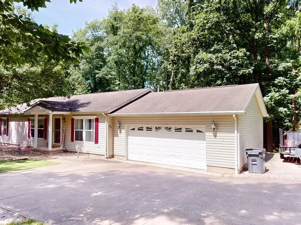 566 Lake Shore Dr, Willard, OH 44890