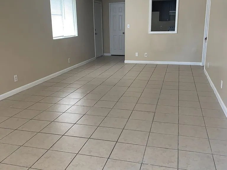 217 Hunters Ln — Photo 1