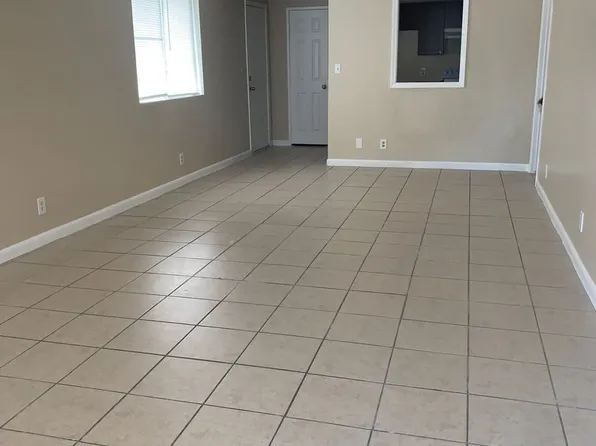 217 Hunters Ln, Eagle Lake, TX 77434