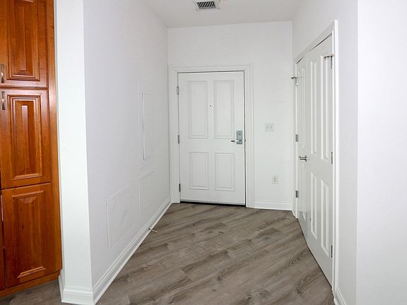 5th image of 4909 Laclede Ave APT 1901