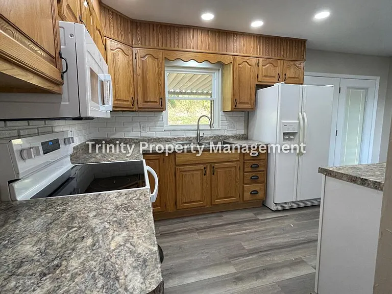 305 Michael St — Photo 4
