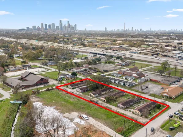3121 Brewster St, Houston, TX 77026