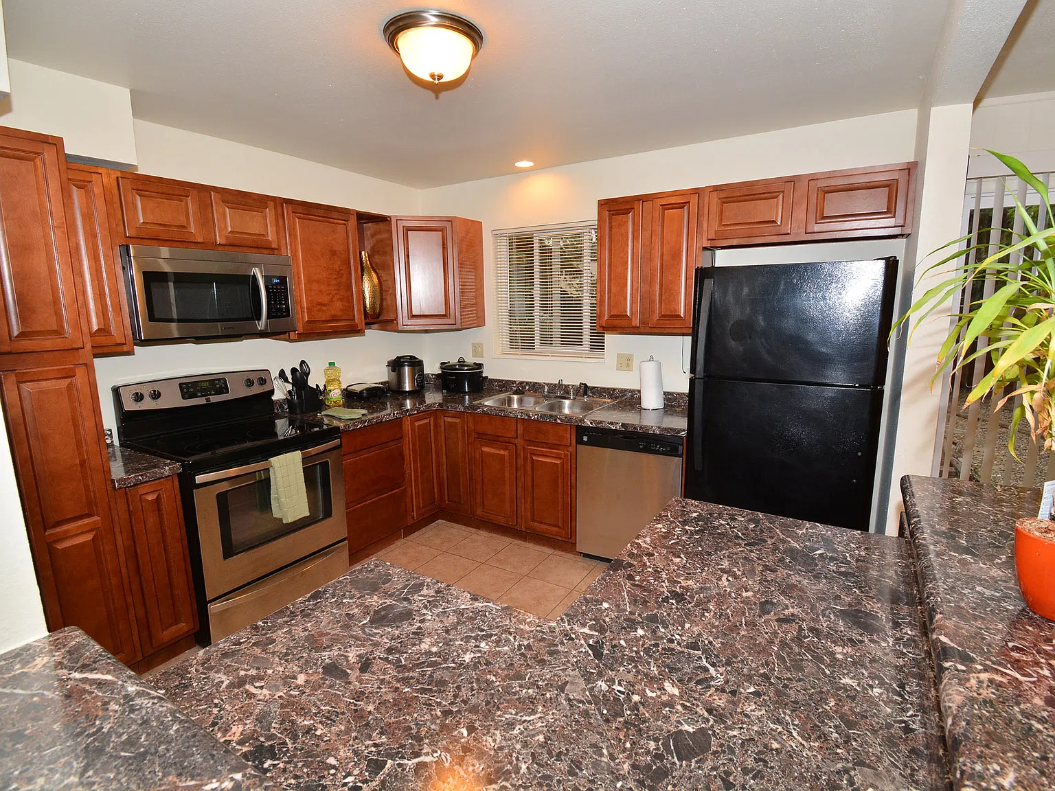 4 bed, 2901 sqft, $2,695 — Photo 3