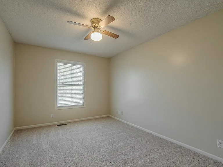 15864 Glenwood Ave — Photo 23